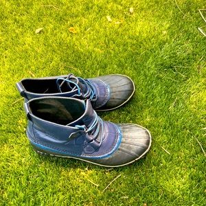 Sorel rain boots size 8.5